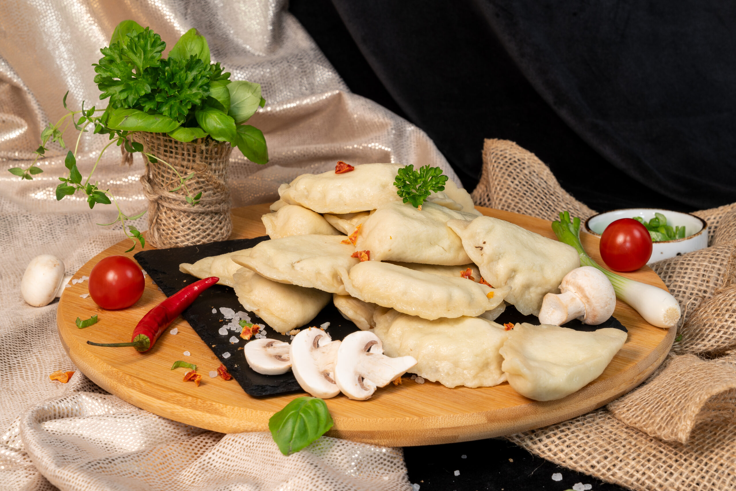 Pierogi z kapustą i pieczarkami opak.600g - obrazek 3